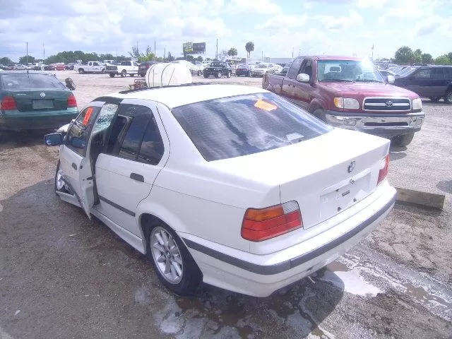 Venta de autopartes y suspensiones BMW 318I 1997.