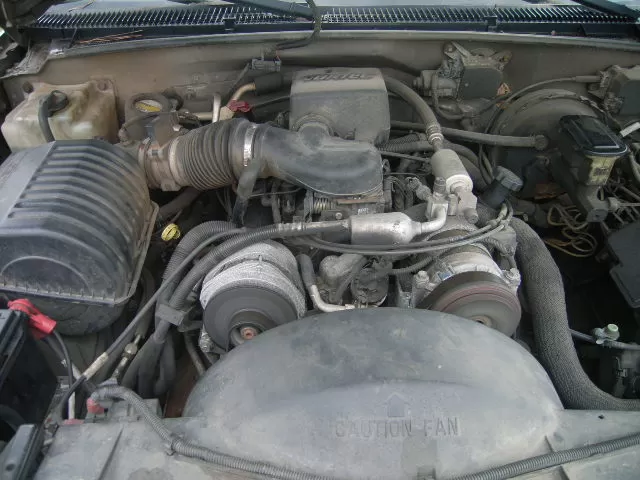 Venta de Autopartes y Transmisiones Cadillac Escalade 2000.
